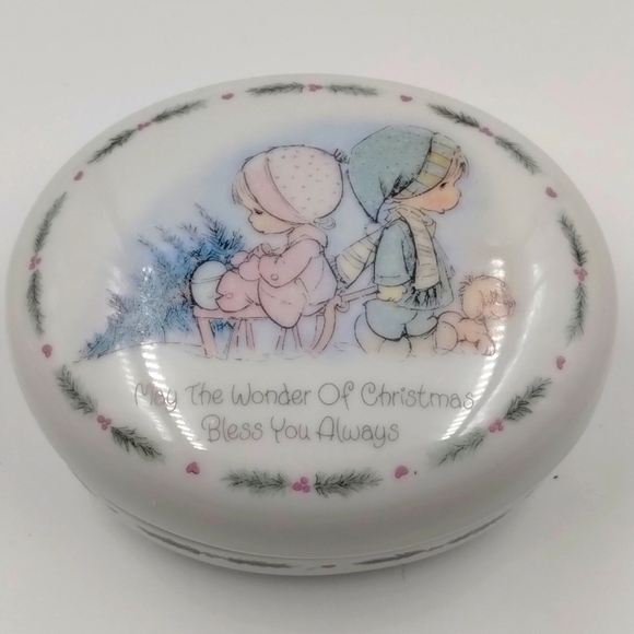 Precious Moments Christmas Dish with lid - Picture 1 of 6